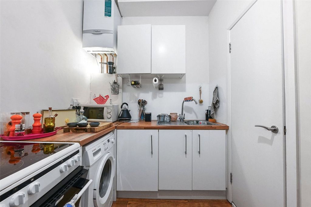 Property photo 2 of 6 Kitchen