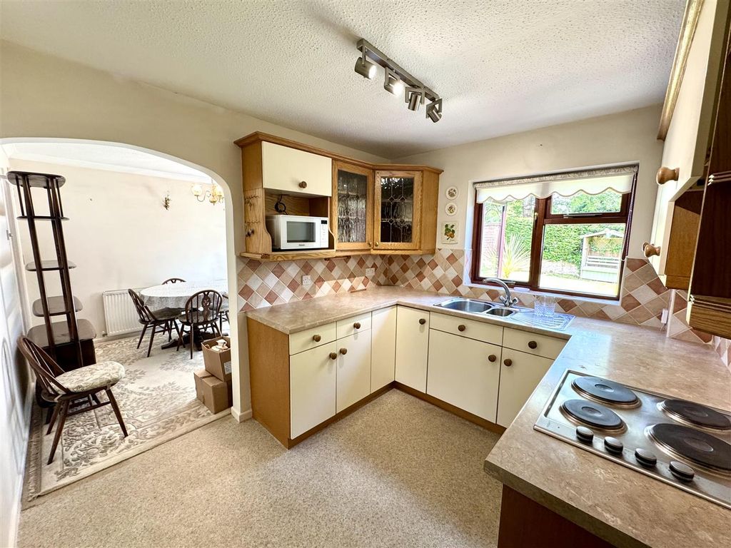 Property photo 3 of 27 Kitchen