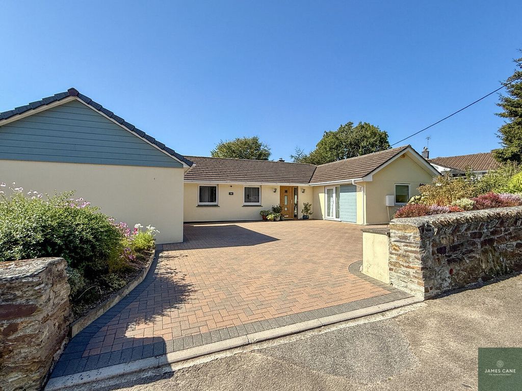 Property photo 2 of 27