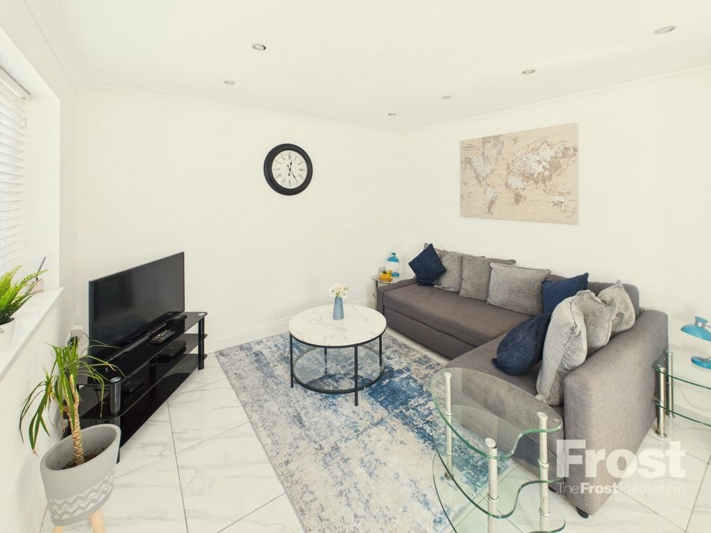 Property photo 3 of 11 Living Room