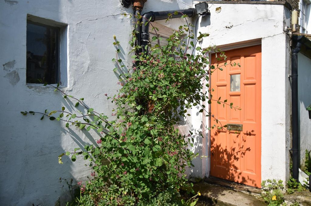 Property photo 1 of 19 Private Entrance