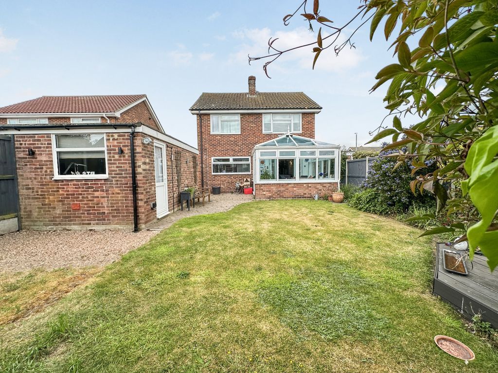 Property photo 2 of 16 Larkfield Road