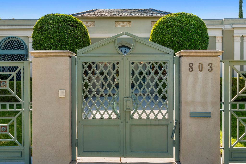 Property photo 2 of 62