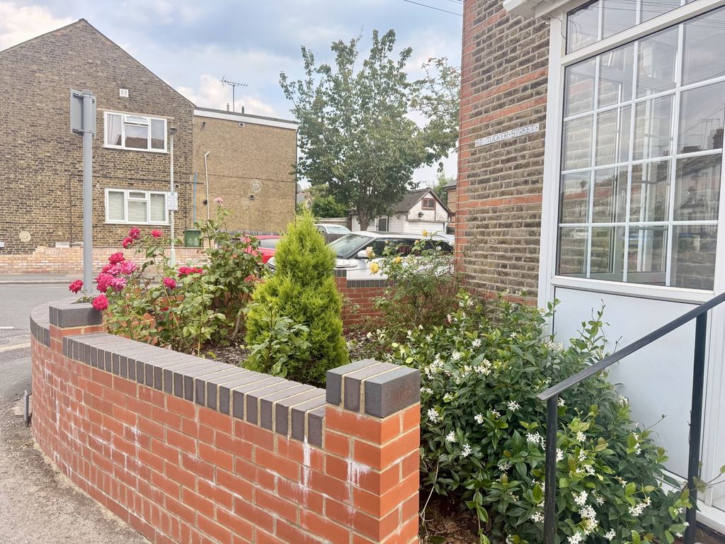 Property photo 2 of 19 Image