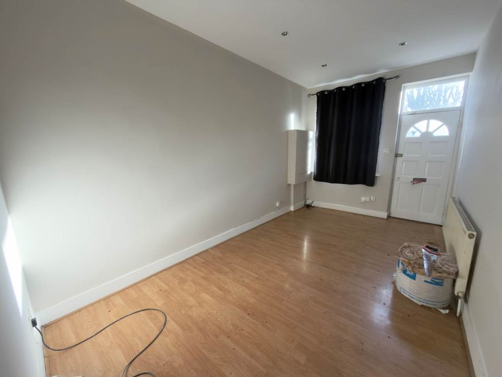 Property photo 3 of 7 Living Room