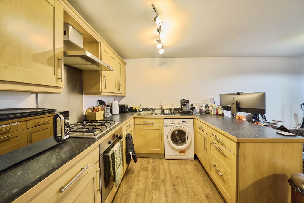 Property photo 3 of 17