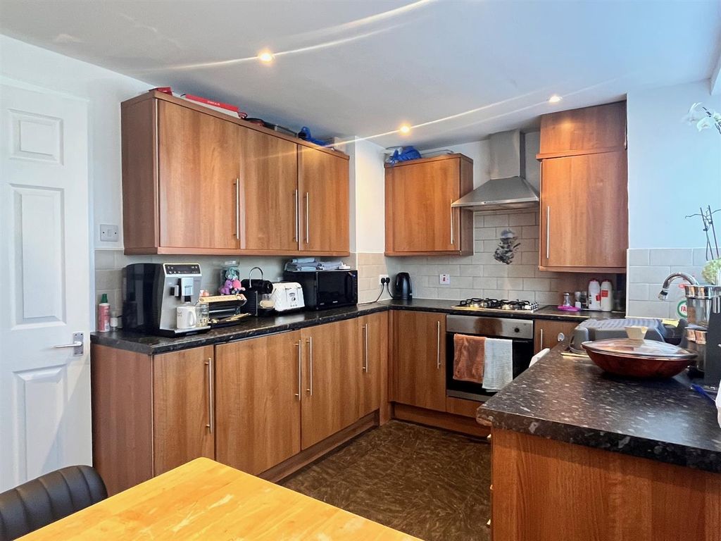 Property photo 3 of 10 Kitchen2.Jpg