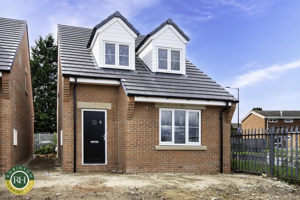 Property photo 3 of 19 Detached