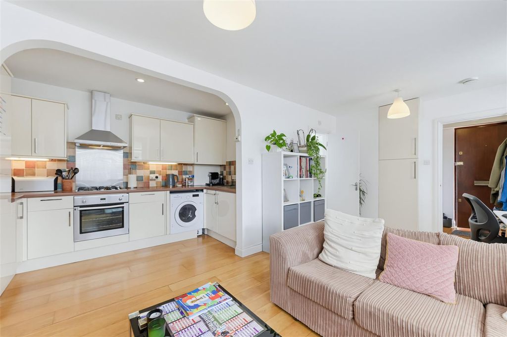 Property photo 2 of 10