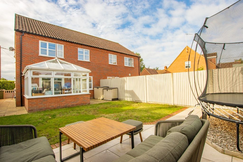 Property photo 2 of 31 4515463