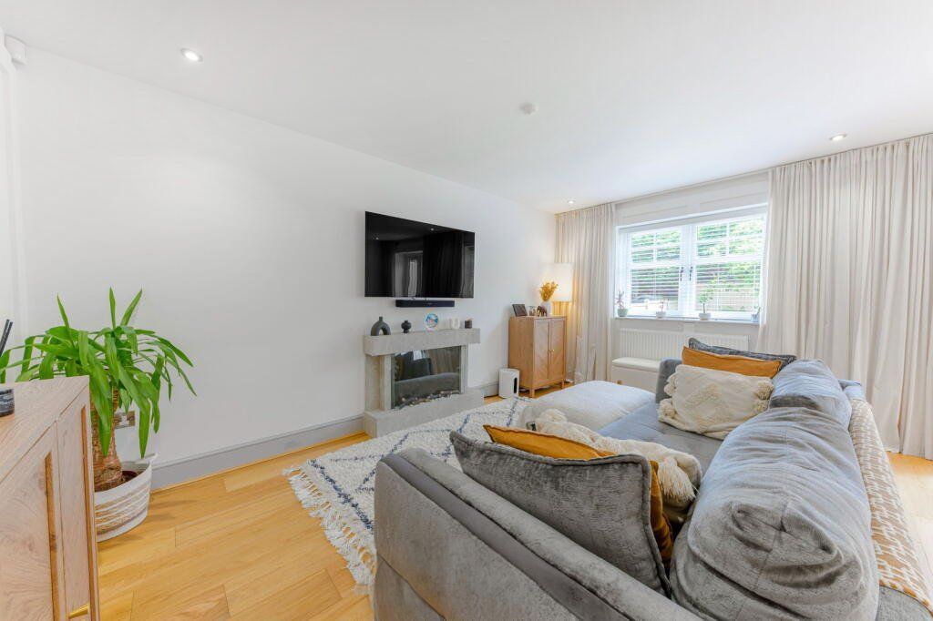 Property photo 3 of 28 Picture No. 05