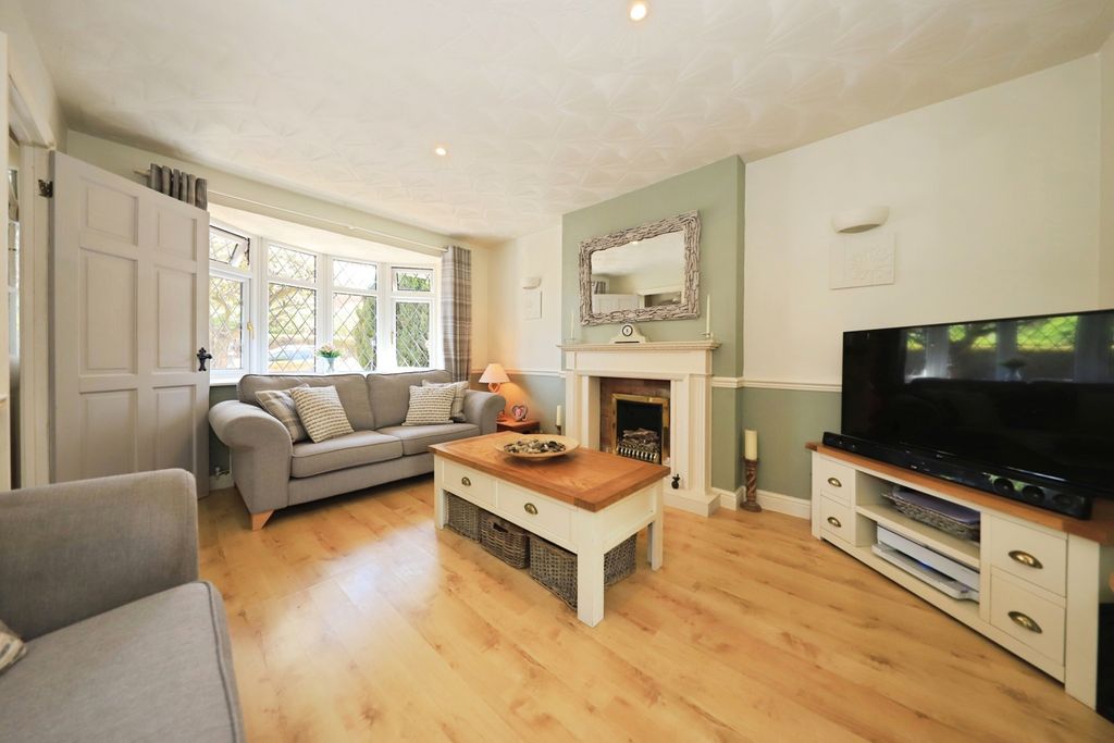 Property photo 3 of 17 Lounge