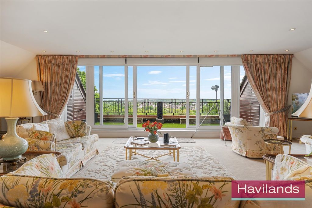 Property photo 1 of 22 Claremont Heights-15.Jpg