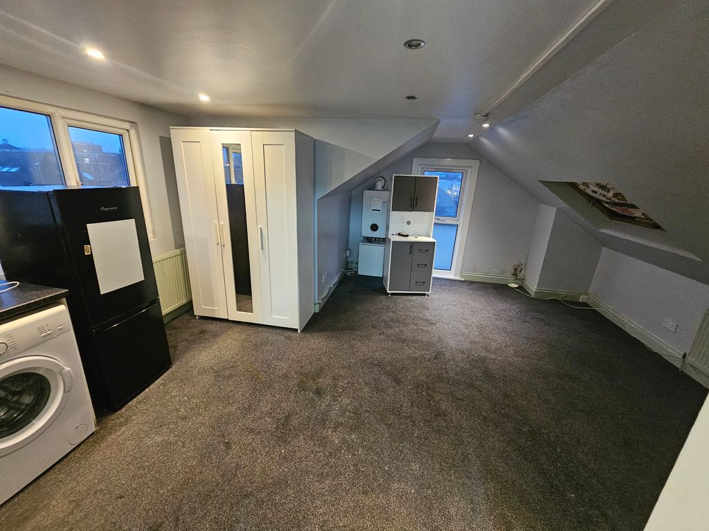 Property photo 1 of 2