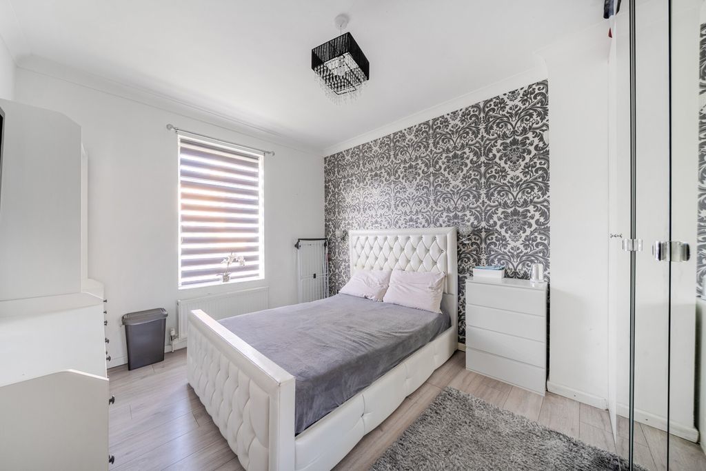 Property photo 2 of 15 1372336-14-68Fb6d...