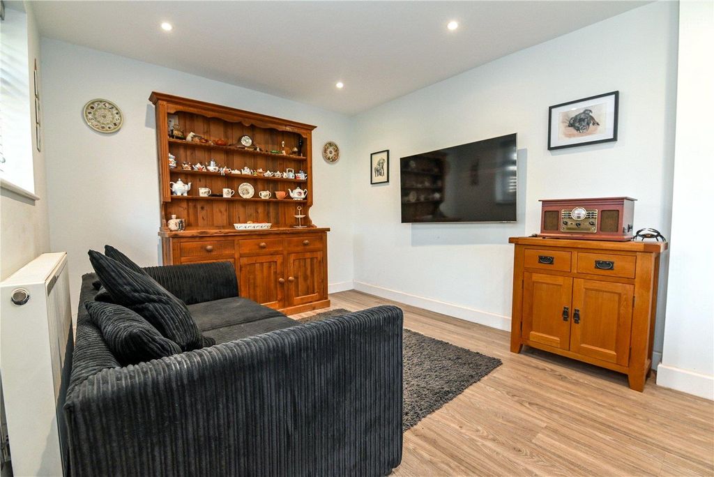 Property photo 3 of 28 Picture No. 05