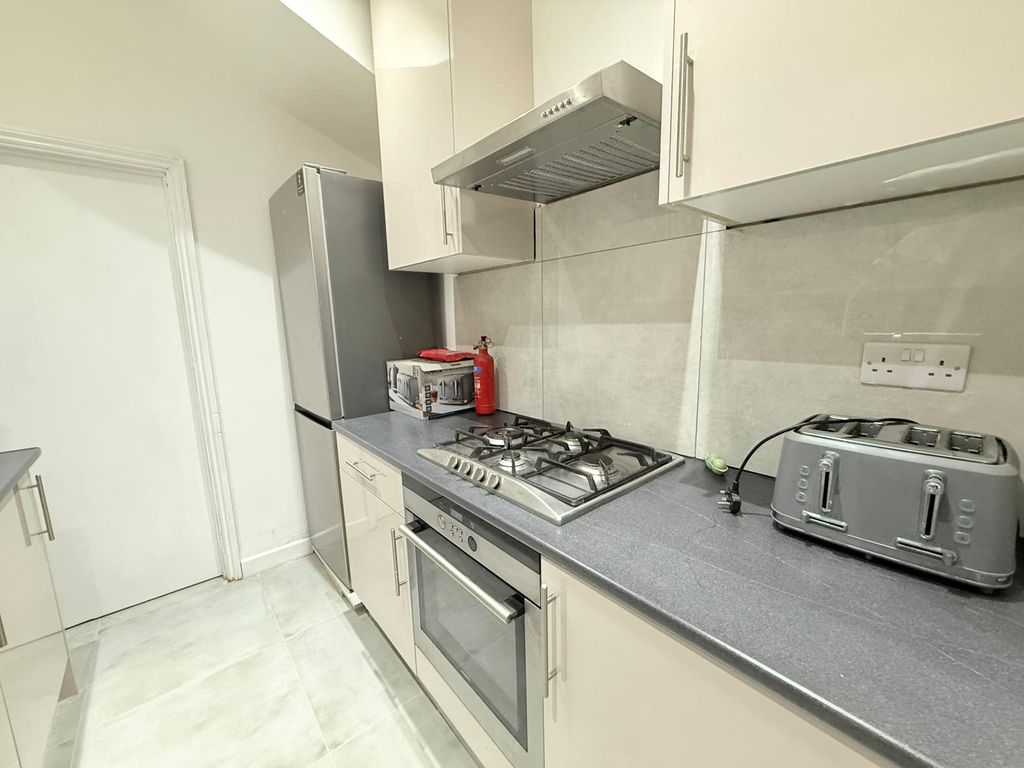 Property photo 3 of 17 Gallery