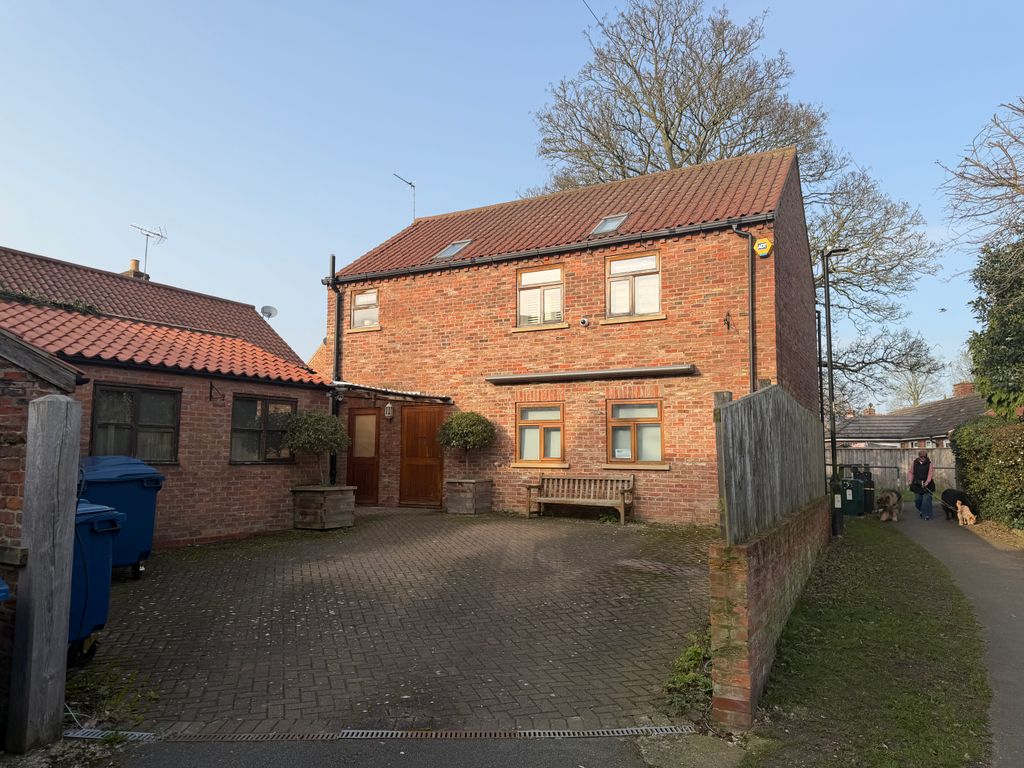 Property photo 2 of 3