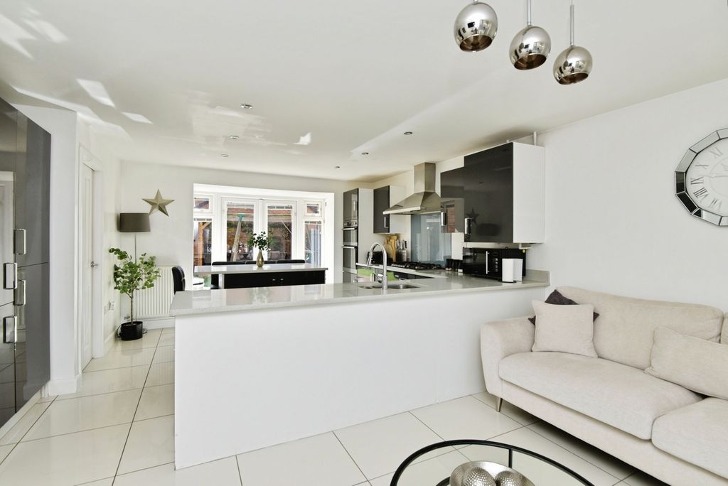 Property photo 3 of 21 Pbox-Img.Jpg