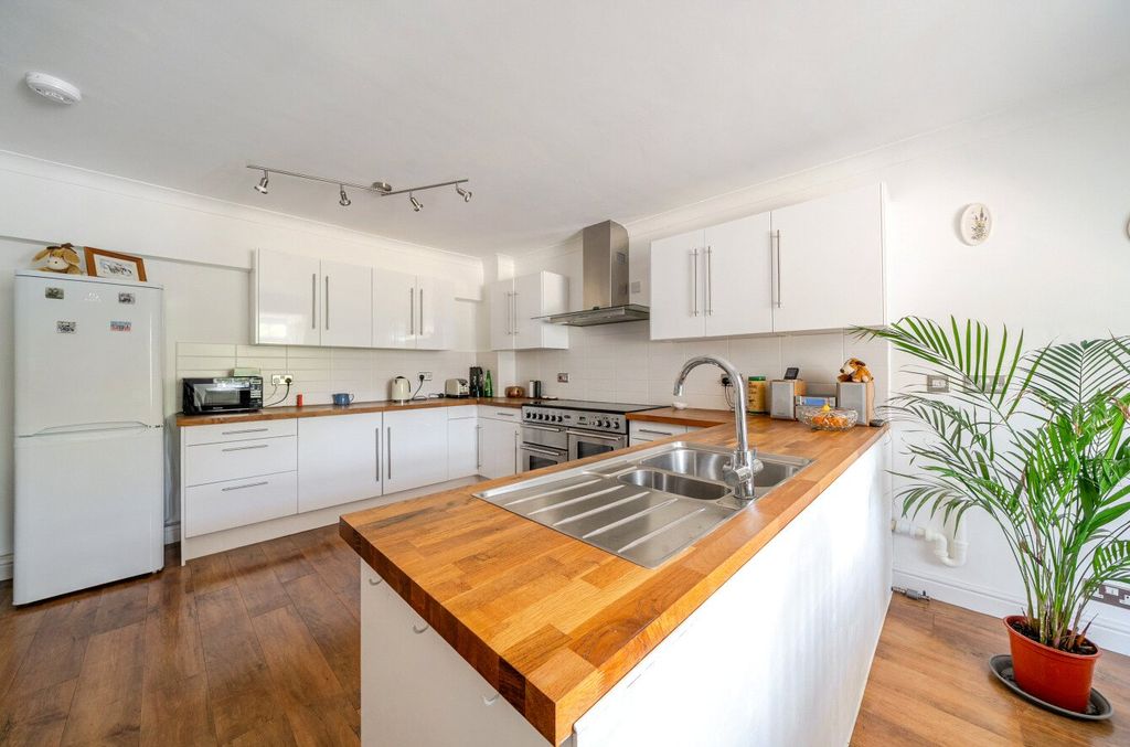 Property photo 2 of 16 Kitchen