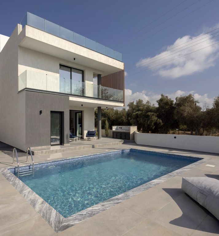 Property photo 1 of 26