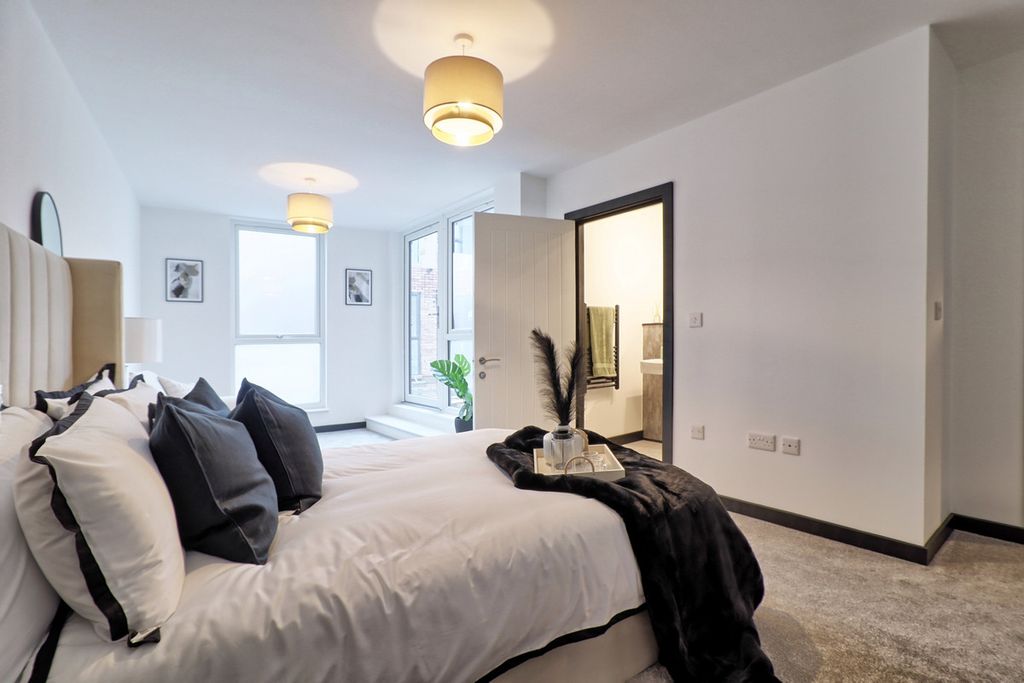 Property photo 2 of 26