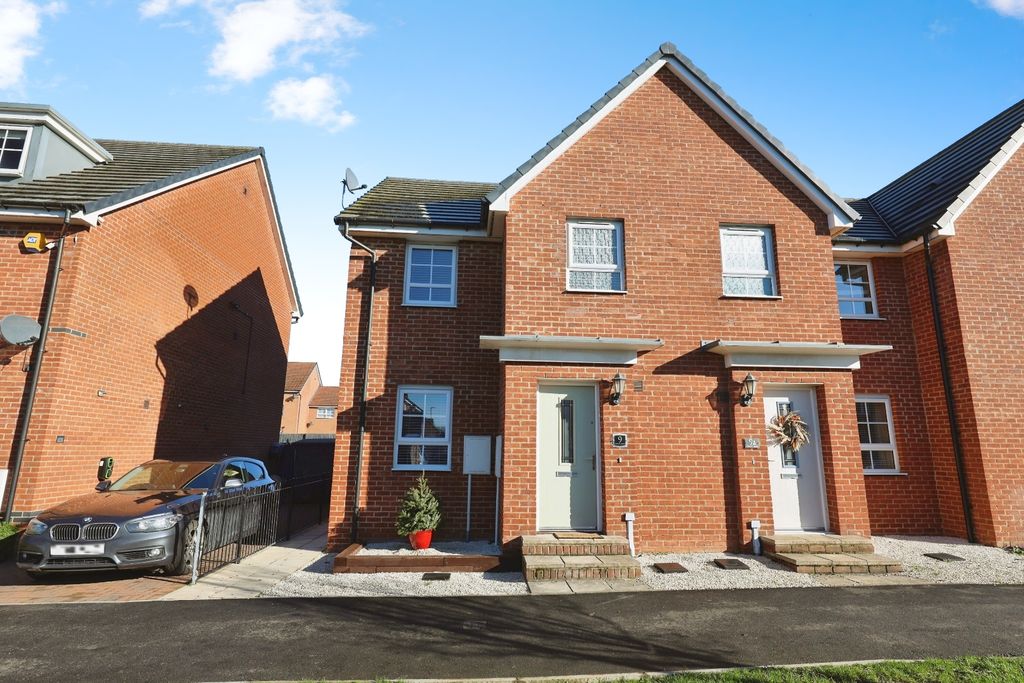 Property photo 1 of 11 Pbox-Img.Jpg