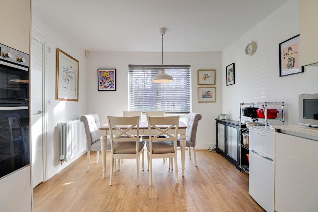 Property photo 3 of 19 Img0283Img0285