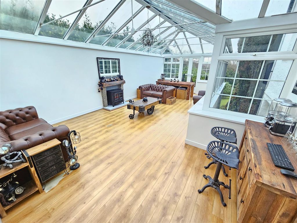 Property photo 2 of 26 Conservatory.Jpg