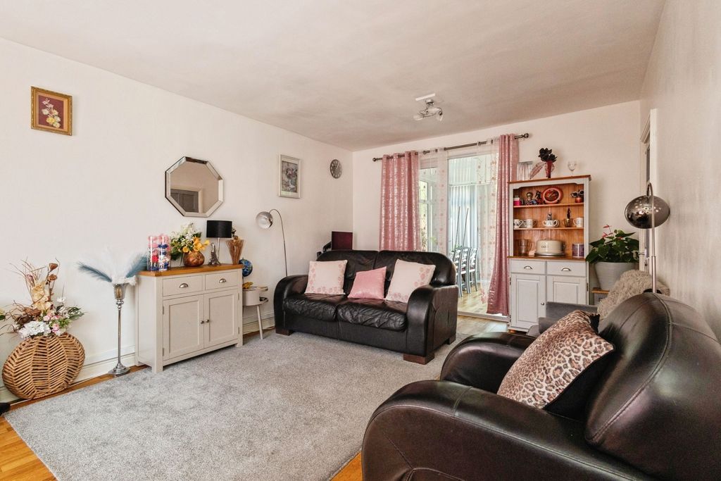 Property photo 2 of 22 Pbox-Img.Jpg