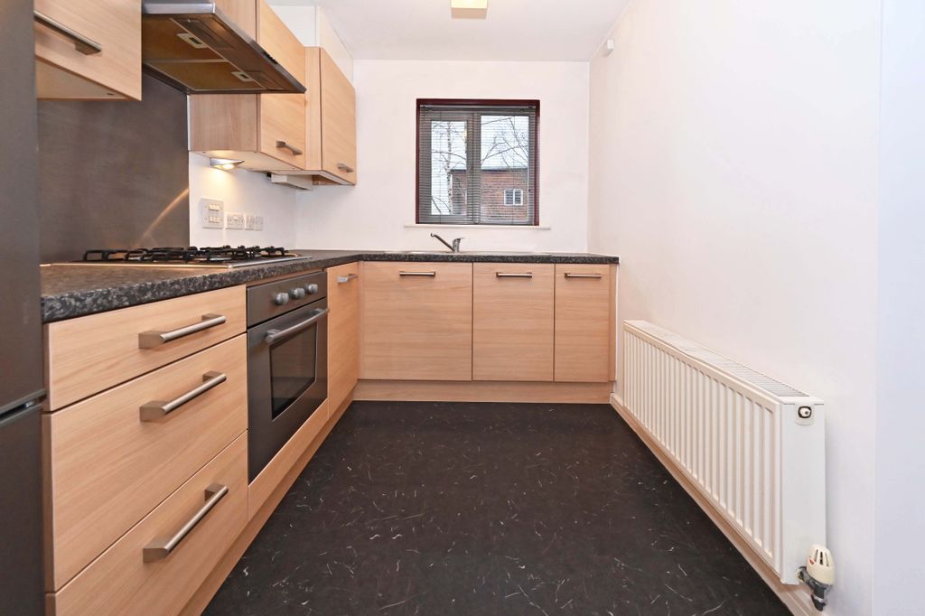 Property photo 3 of 18 Kitchen