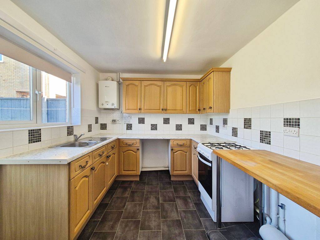 Property photo 3 of 7 Kitchen