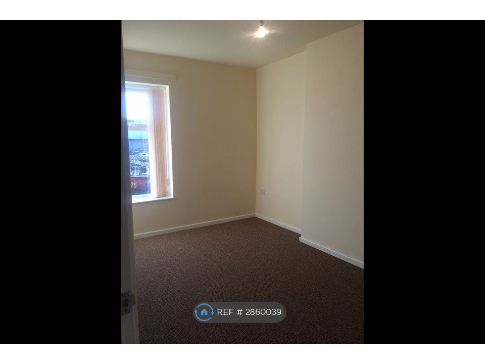 Property photo 3 of 8 Master Bedroom