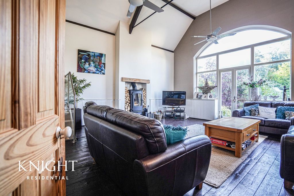 Property photo 3 of 35