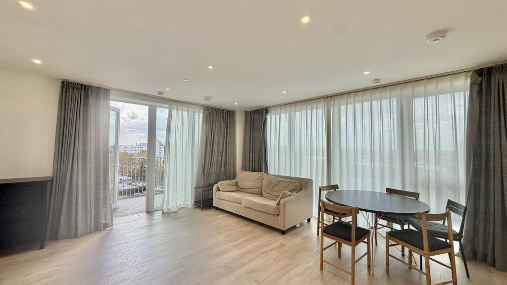 Property photo 3 of 15 6A88333c01d6A7Cbb5282357_35E0c8A70Fd67E7E8E623F9Ad