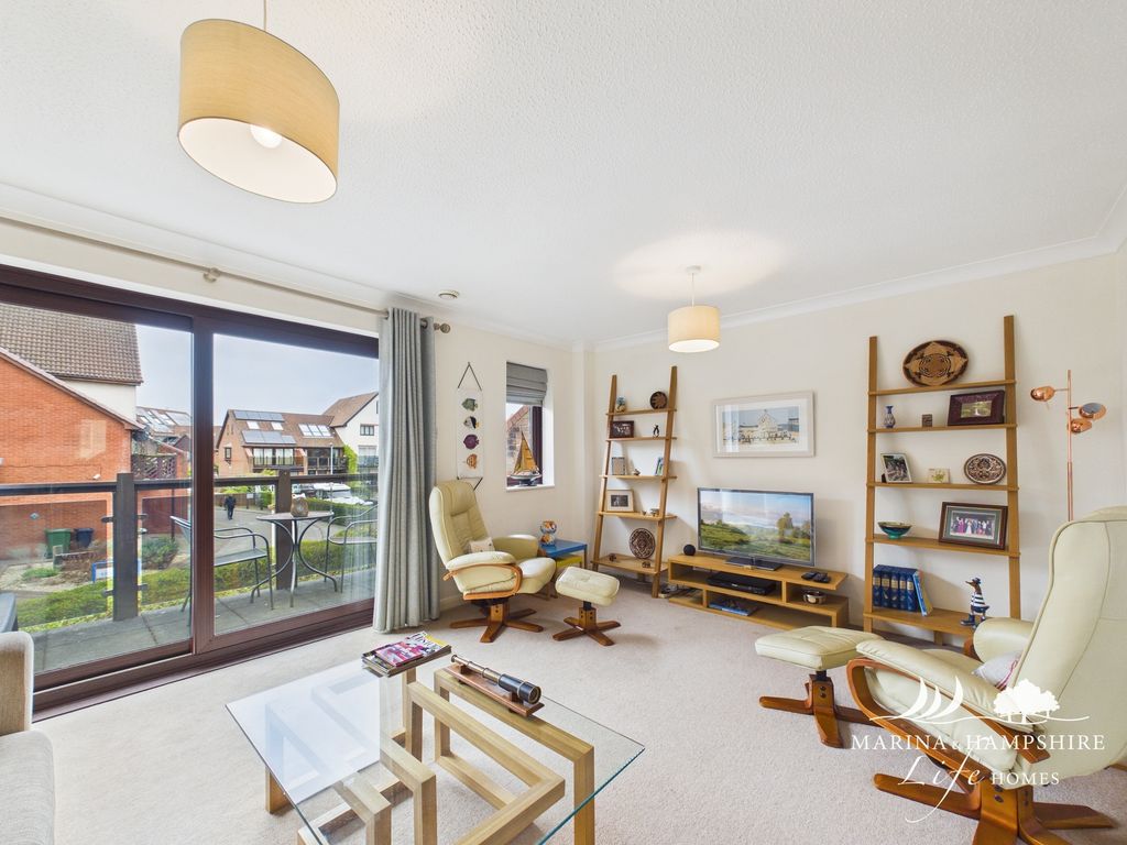 Property photo 3 of 32 Cam03915G0-Pr0050-Still019