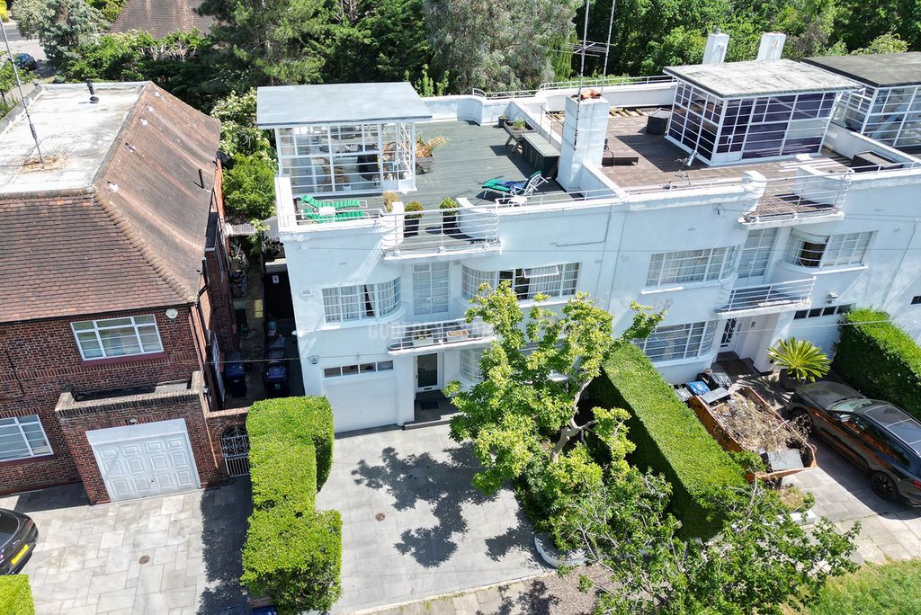 Property photo 1 of 27