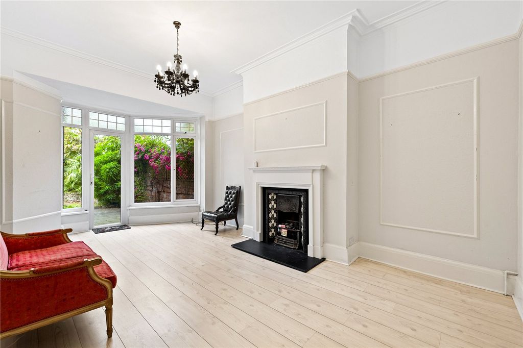 Property photo 3 of 23 Picture No. 21