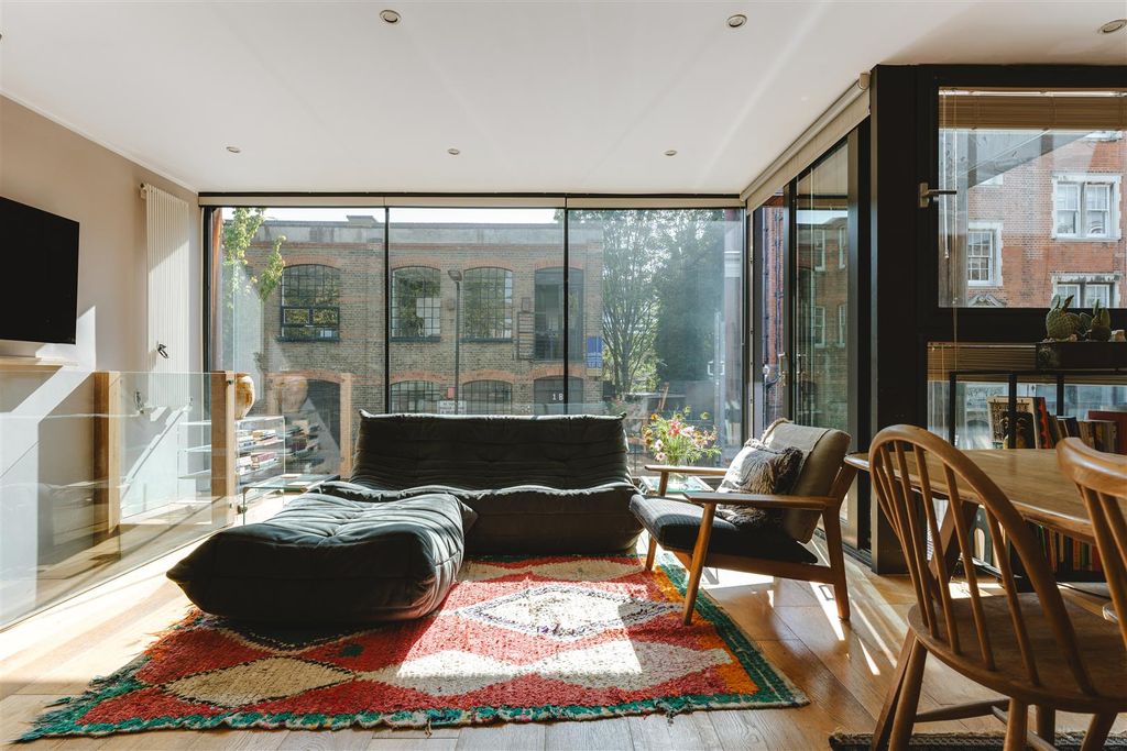 Property photo 2 of 31 Darnley_Road-21.Jpg
