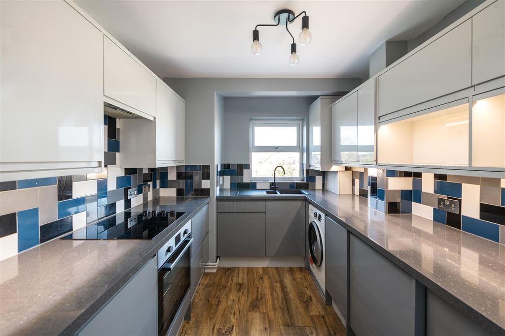 Property photo 3 of 8 22 Lumley Court Internals3.Jpg