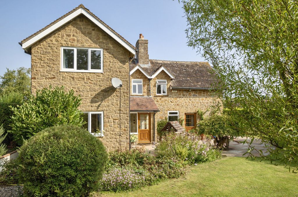 Property photo 1 of 24 1336651-5-689F17d...