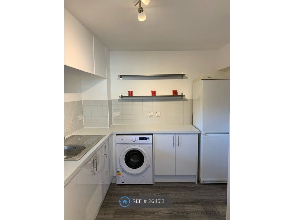 Property photo 2 of 10 Integrated Washing Machine