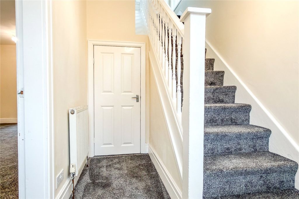 Property photo 2 of 18 Hall