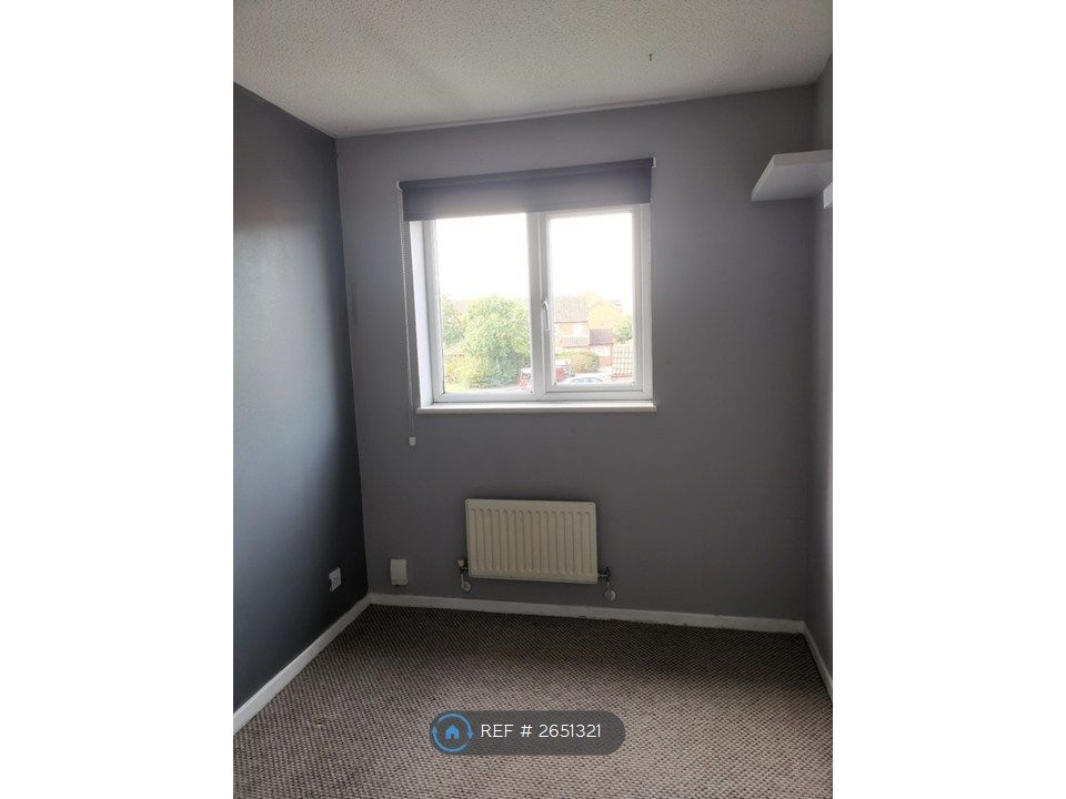 Property photo 3 of 7 Bedroom2