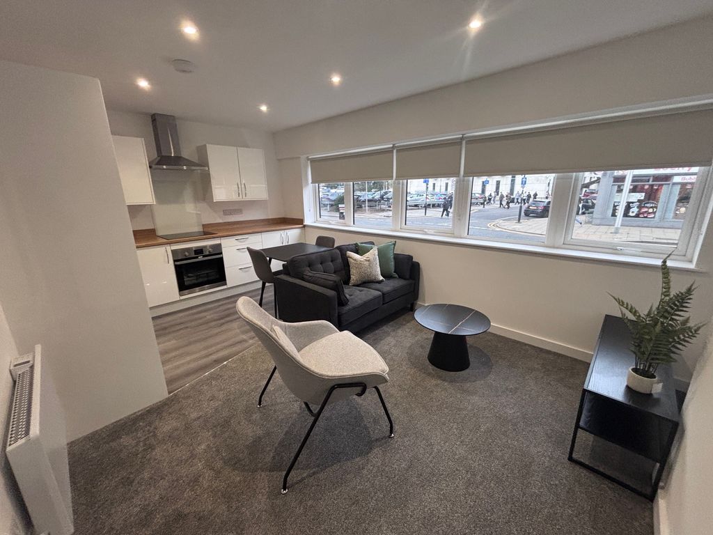 Property photo 2 of 5 Living Room