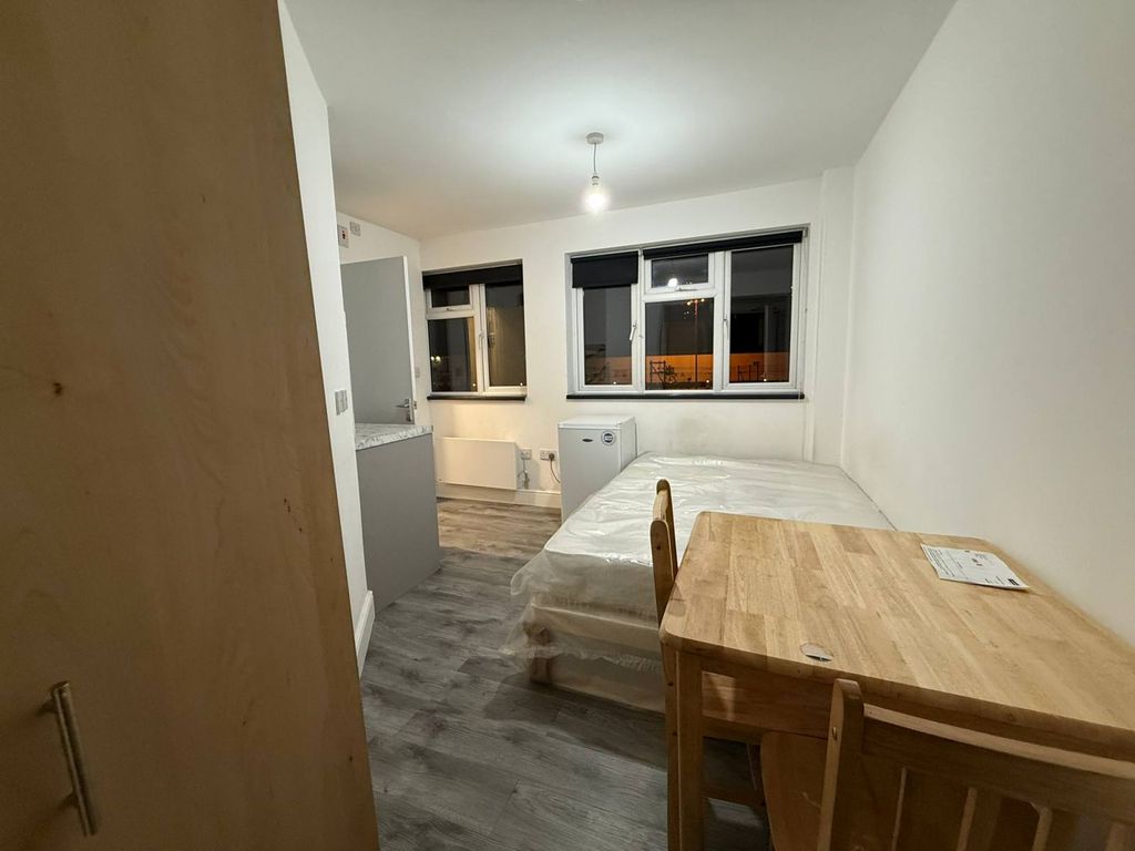 Property photo 2 of 6 Gallery