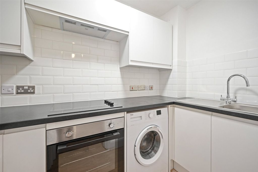 Property photo 3 of 6 Kitchen
