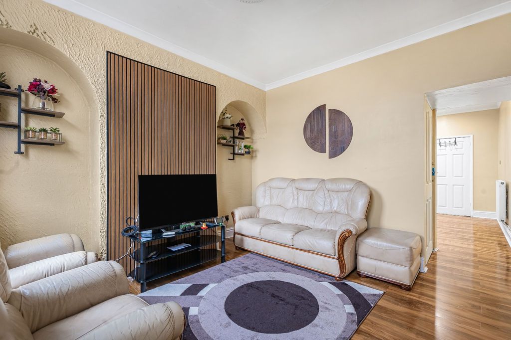 Property photo 2 of 15 Sitting Room