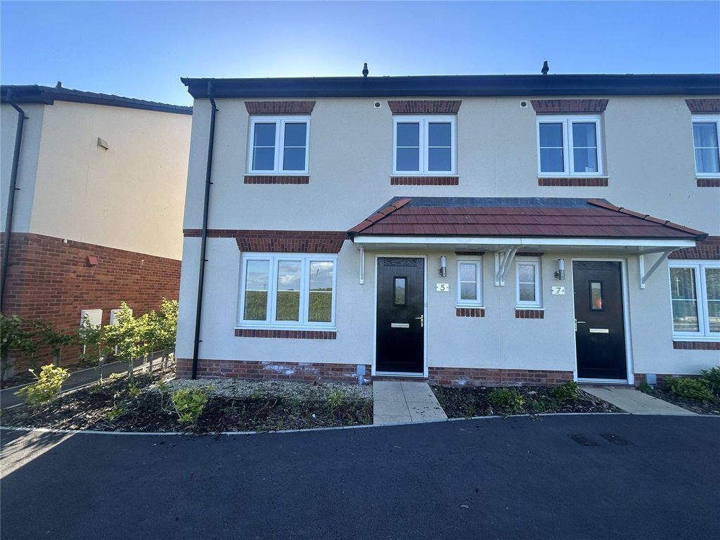 Property photo 1 of 13 Oaklands Drive