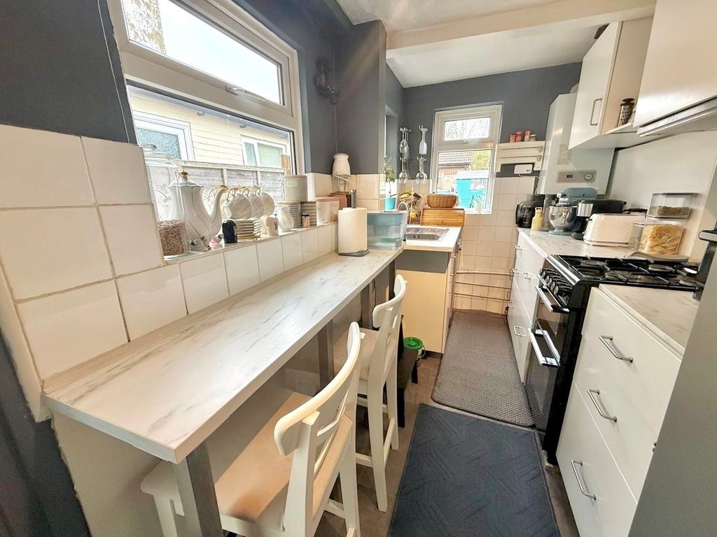 Property photo 3 of 12 Kitchen